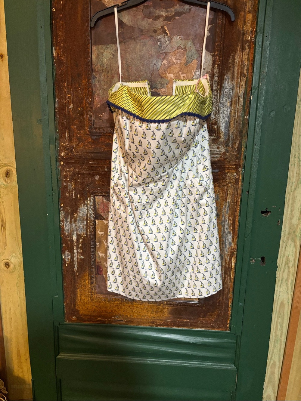Vineyard Vines Yellow and Navy Patterned Top with White Base